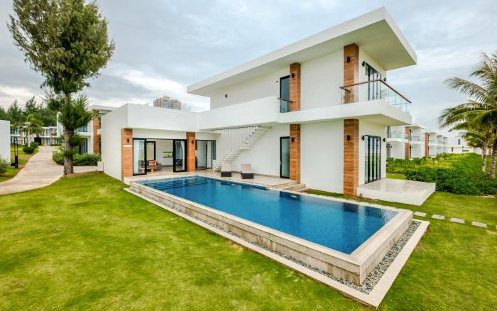 Biệt thự mặt tiền biển Saint Simeon Resort