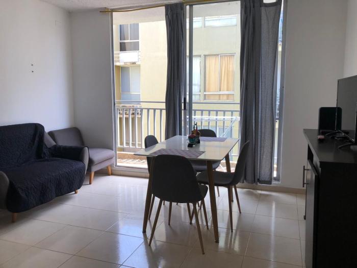 Apto de 3 habitaciones con ventiladores y parqueadero comunal