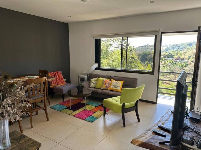 Casa mirando a la montaña, camino al volcán