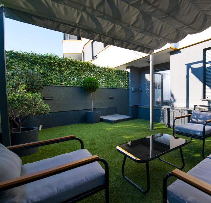 Lux Apartment Anya - private garden & garage space