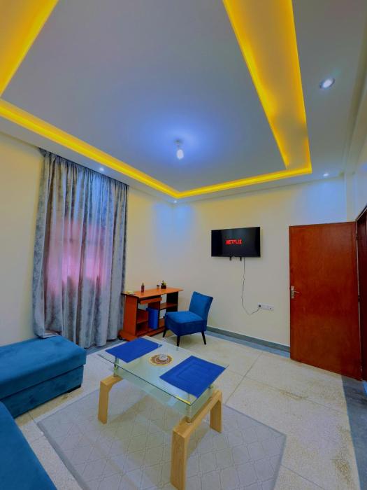 Quiet Central Home Near Beach - High Speed WiFi, Free Parking & Private Entry