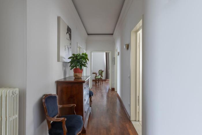 Family large apartment in Florence
