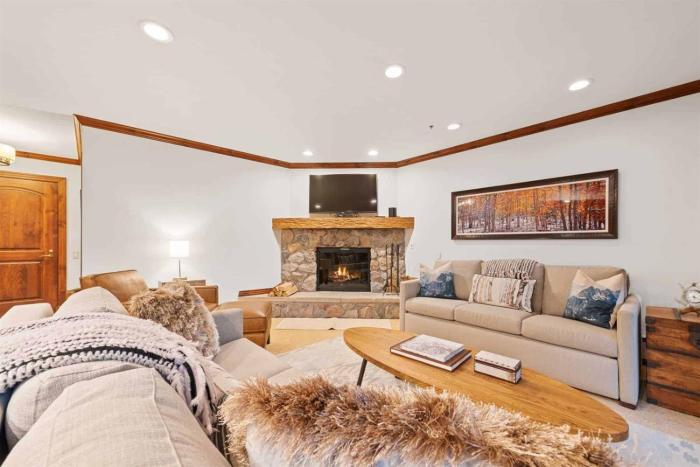 2 Bedroom Residence In The Heart Of Beaver Creek Village - Ski In, Ski Out
