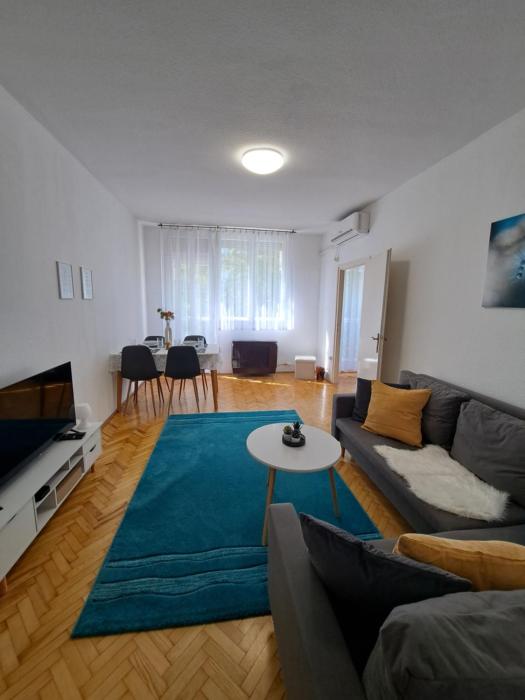 Sophia Apartment Buda by the Danube with AC