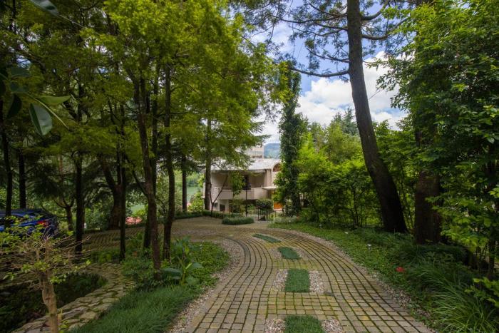 Alaya Stays 4 BHK With Garden & Lake View - Irayna