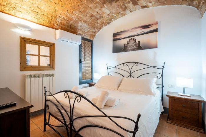 Central Station Apartment with Garden