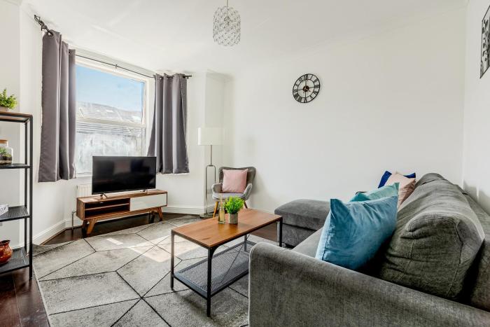 Cosy flat with free parking near London hotspots