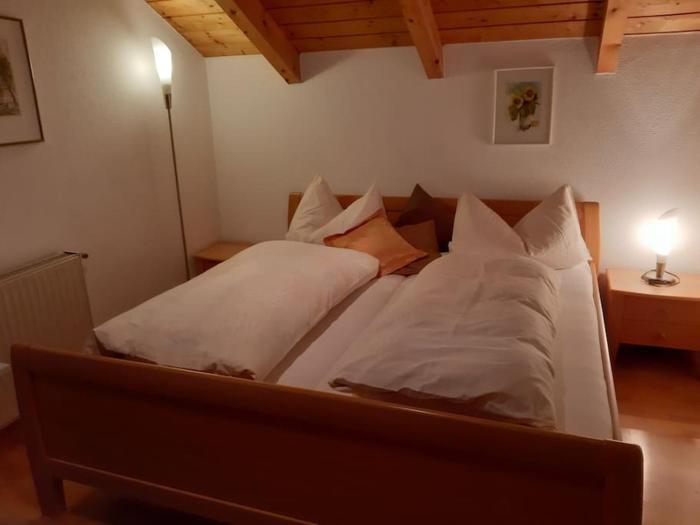 Vermiete ein Doppelzimmer in einem Holzhaus