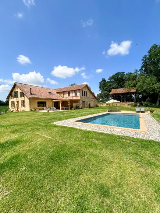 Maison Puchouaou Gîte 8 ou 12 personnes avec piscine privée