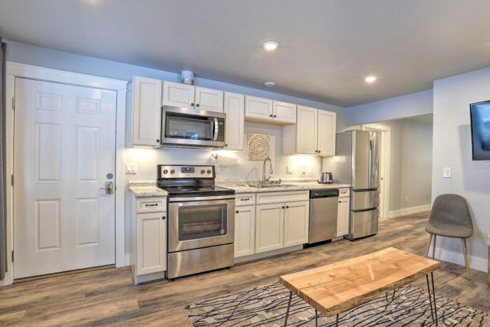 Modern Anchorage Getaway, Steps from Coastal Trail