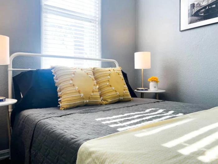 Crew Housing Sleeps 28 7BR with 15 Beds and 4 Baths