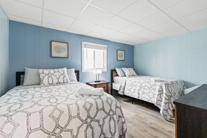 Cozy 1-Bedroom Suite Steps from the Beach (464)