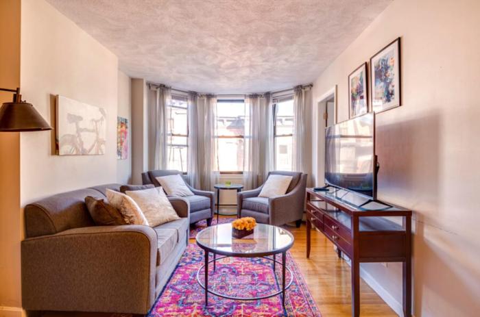 North End Apt Near Harbor