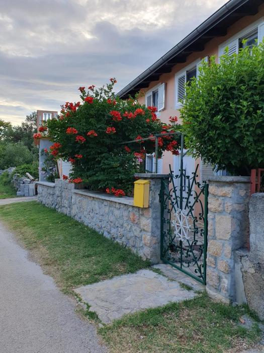 Apartments with parking space Seline, Paklenica - 17390