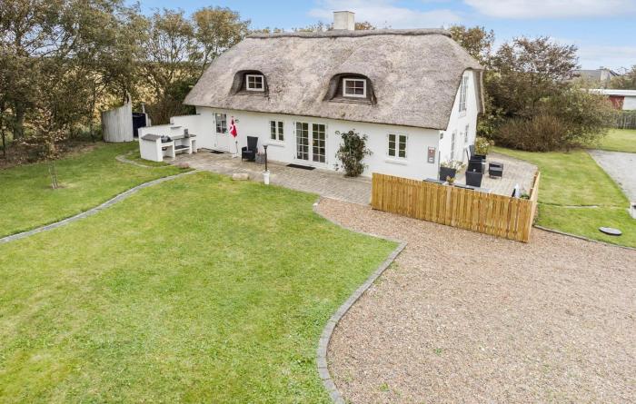 4 Bedroom Cozy Home In Vestervig