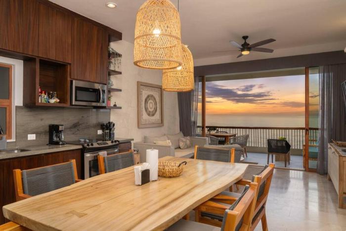 Unique BEACH FRONT condo with concierge