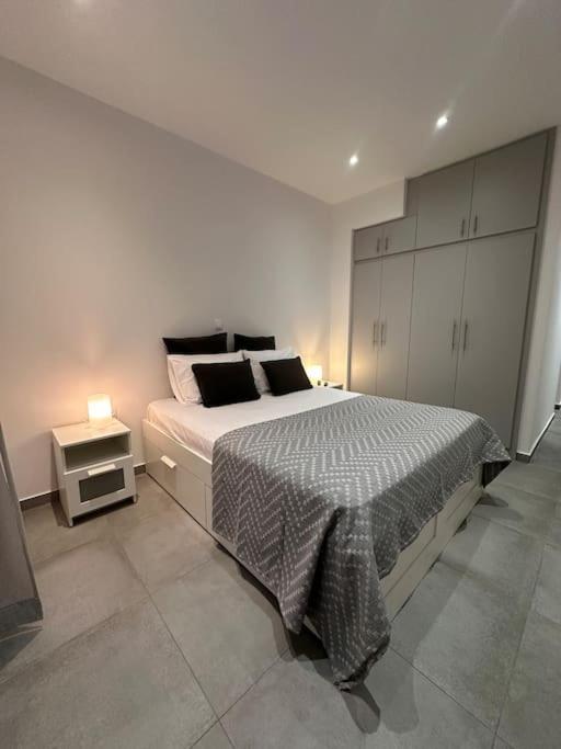 Cozy central apartment with yard