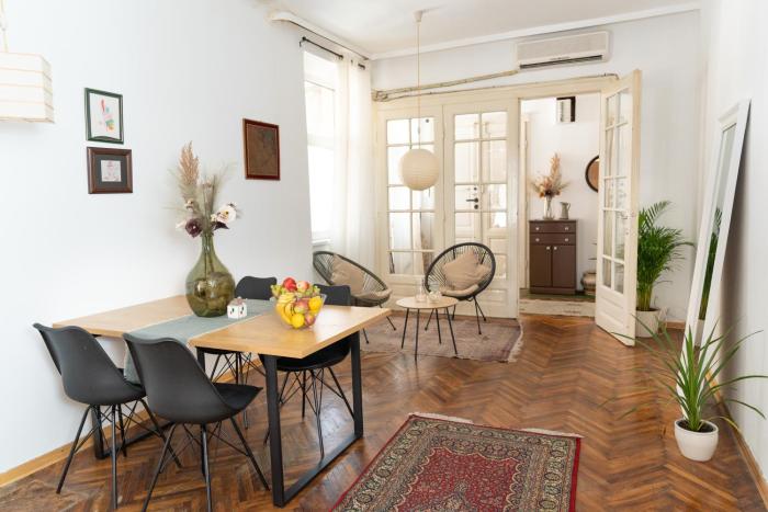 85m large, bright and cozy Bona Apartment