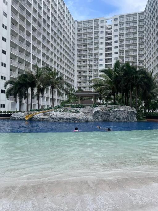 Shore Residences Tower D - One Bedroom I Good for 6 guests I Walk to Mall of Asia