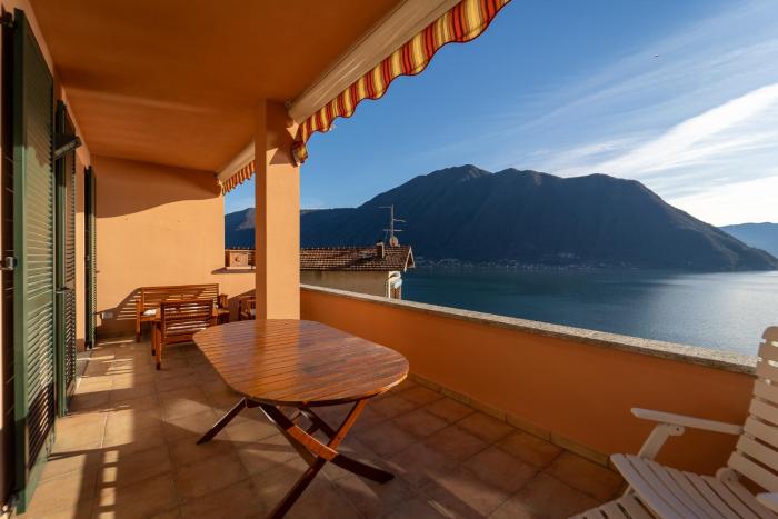 Splendida casa con terrazza vista lago e 2 garage