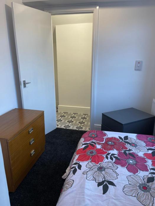 5 bed en-suite house