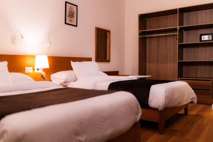 Marron Pharaohs Nefertiti