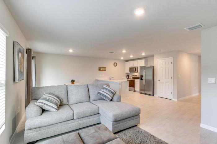 Screened Porch: Port Charlotte Home, 4 Mi to Beach