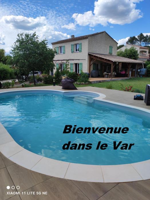 Chez Catherine et Joël "chambre avec piscine et cuisine dété"