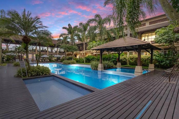 2 Bedroom in beautiful beach front condo