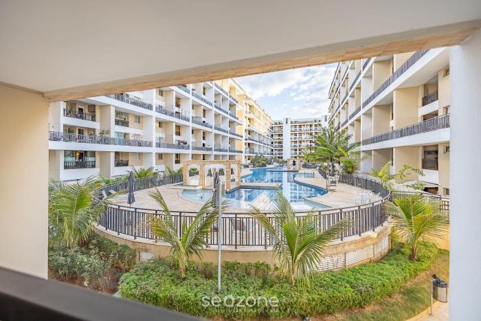 Condomínio Bem localizado com Piscina TCR