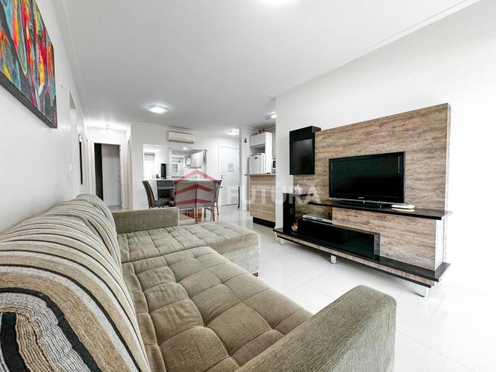 Apartamento 03 dormitórios a 150 metros da praia LA013E