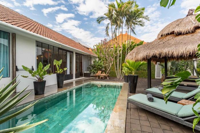 Villa Ruku-Ruku - Modern 1BR Villa with AC Living Room & Private Pool - French Style Interior