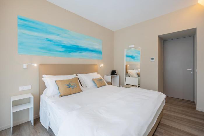 Five by Capri 5 Senses