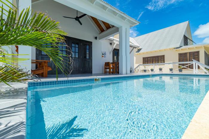 The Toucan Nest and Pool Club at Mahogany Bay