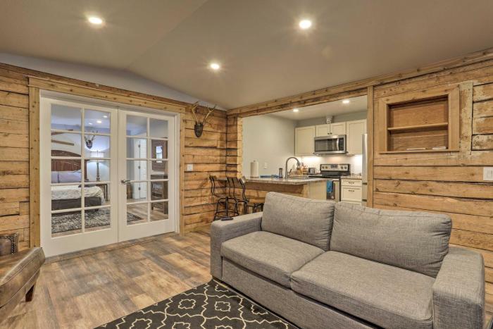 Rustic Anchorage Hideaway Walk to Coastal Trail!