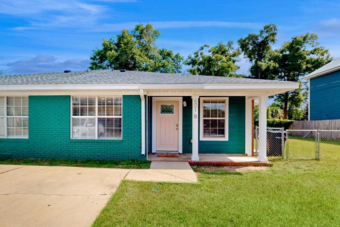 Cozy Duplex | Spacious | Close to Everything