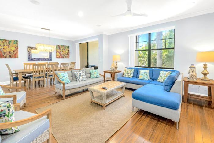 One-of-a-Kind! Pool, Terraces, Ocean-View Rooftop, in Siesta Village at Best Beach!