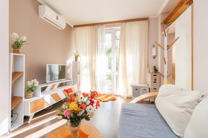 Seaside Apartment with a garden