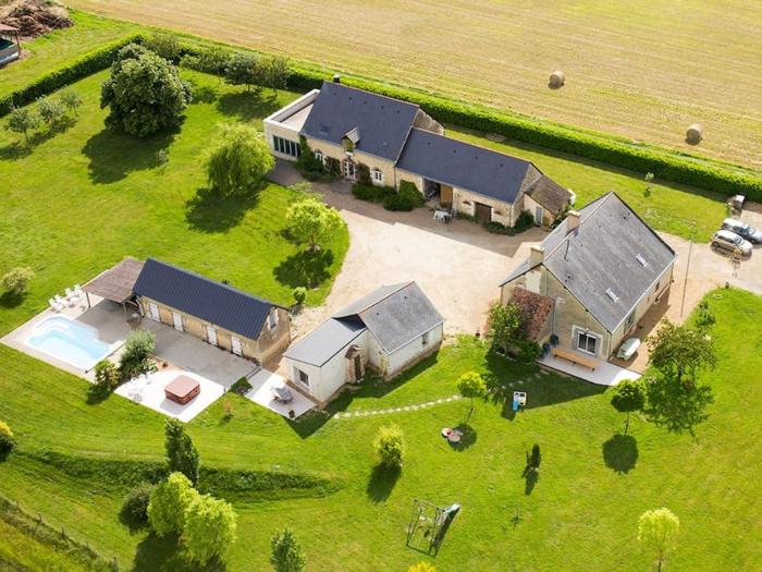 Closerie 3 étoiles La Poire à Loup, Domaine avec Piscine