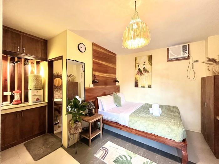 Cozy Bungalow Dua with AC and Generator in General Luna