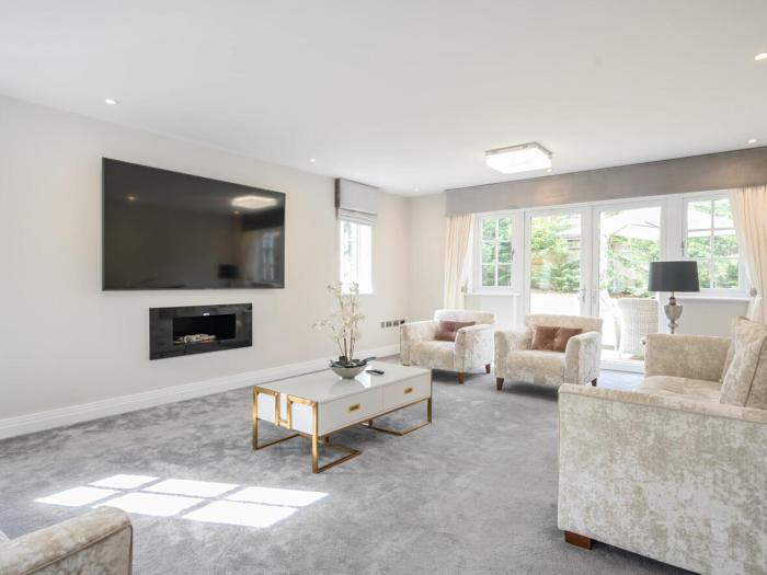 Large Comfortable & Private Home in Fetcham - Pass the Keys