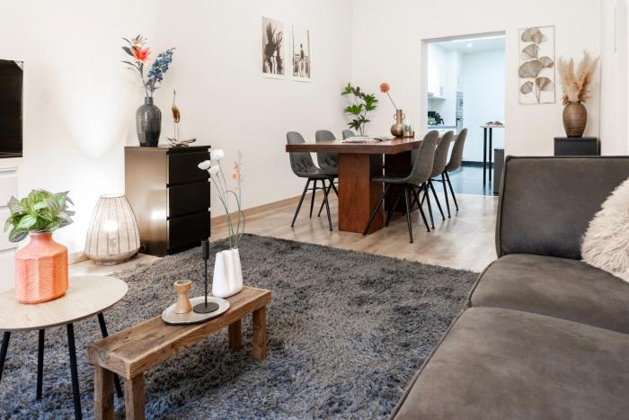 Unique Parking access, XL home w Parking option