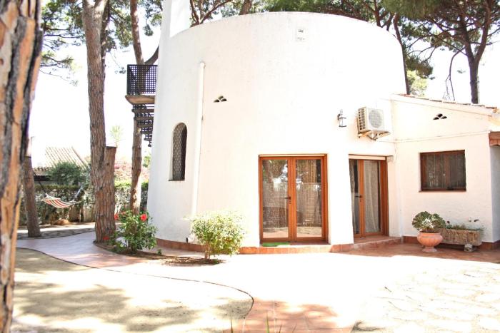 LaTorre seafront villa