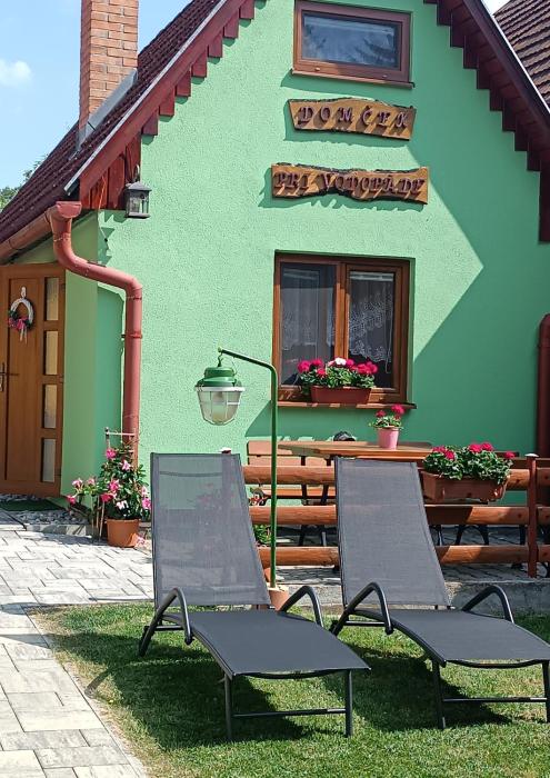 Domček pri vodopáde