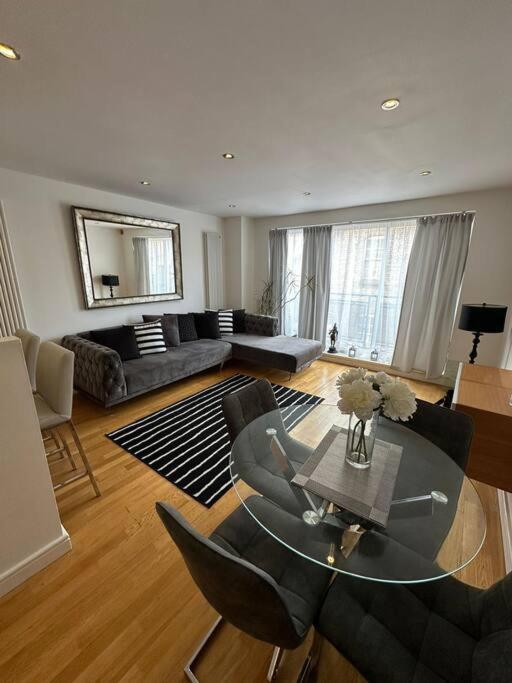 Two BR Flat 5 mins walk from London Eye G96