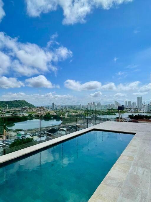 Pool & Rooftop! Steps to the old city and Getsemany
