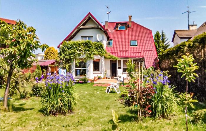 2 Bedroom Cozy Apartment In Kolobrzeg