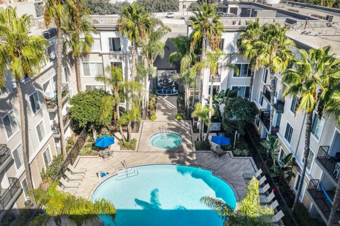 Luxe Marina Del Rey Apartment,Parking, Gym, Pool, jacuzzi,BBQ