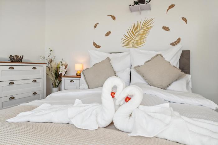 ReMo I Business I Family Apartment I 1-4 Personen - Aare Blick, nahe Altstadt I Beamer - 99" Leinwand I Terrassen Lounge und Parkplatz