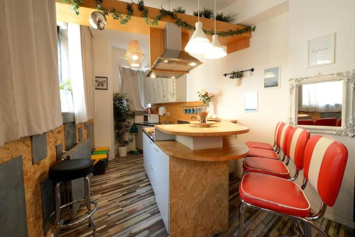 Argento, Bright Flat in The Center, 7 Guests, Parking & WiFi, Near to 3 Tram Lines and the Metro - well connected to Airports and to the Train Station